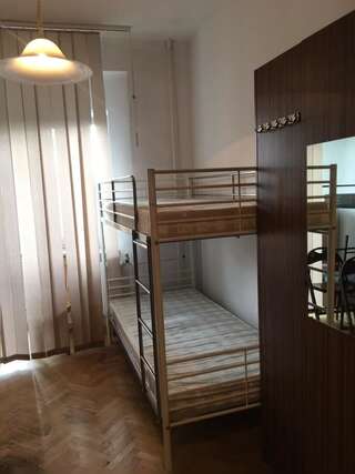 Хостелы Hostel Augustówka Варшава Кровать в общем 6-местном номере-5